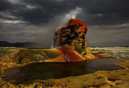 نبع Fly Geyser  عجيبة طبيعية إستثنائية